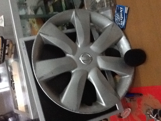 ขายฝาครอบ ล้อ nissan แท้ โรงงาน. 14"