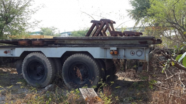 หัวลากพร้อมหาง โลเบส