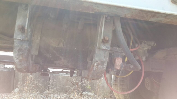 หัวลากพร้อมหาง โลเบส