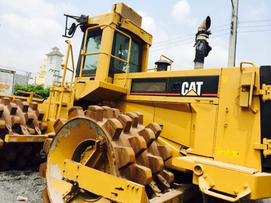 รถเกรดอัดตีนแกะ CATERPILLAR 826C ใช้งาน2000ช.ม