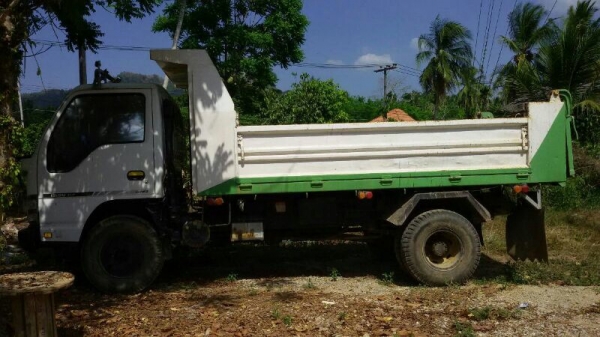 รถอีซูซุ 6 ล้อดั้ม 130 แรงม้า. ปี 50  สนใจติดต่อ 081 - 6079515