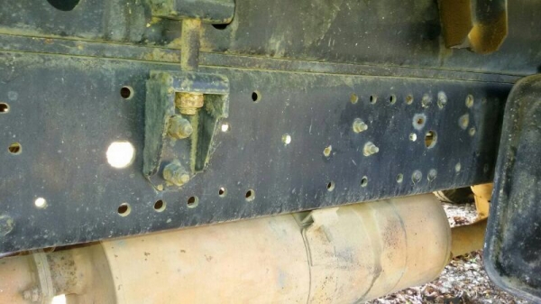 รถอีซูซุ 6 ล้อดั้ม 130 แรงม้า. ปี 50 สนใจติดต่อ 081 - 6079515 รถอีซูซุ 6 ล้อดั้ม 130 แรงม้า. ปี 50 สนใจติดต่อ 081 - 6079515