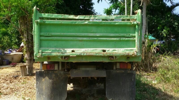 รถอีซูซุ 6 ล้อดั้ม 130 แรงม้า. ปี 50 สนใจติดต่อ 081 - 6079515 รถอีซูซุ 6 ล้อดั้ม 130 แรงม้า. ปี 50 สนใจติดต่อ 081 - 6079515