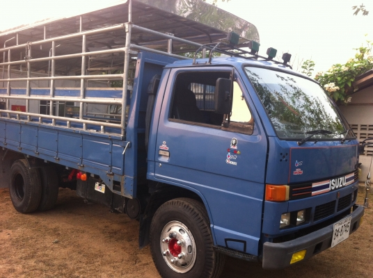 ขายรถบรรทุก 6 ล้อ  ISUZU  NPR 115 แรง