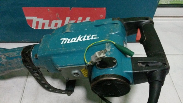 เครื่องสกัดคอนกรีตไฟฟ้า มากิต้า hm1306 สภาพพร้อมใช้งานครับ เครื่องสกัดคอนกรีตไฟฟ้า มากิต้า hm1306 สภาพพร้อมใช้งานครับ