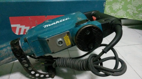 เครื่องสกัดคอนกรีตไฟฟ้า มากิต้า hm1306 สภาพพร้อมใช้งานครับ เครื่องสกัดคอนกรีตไฟฟ้า มากิต้า hm1306 สภาพพร้อมใช้งานครับ