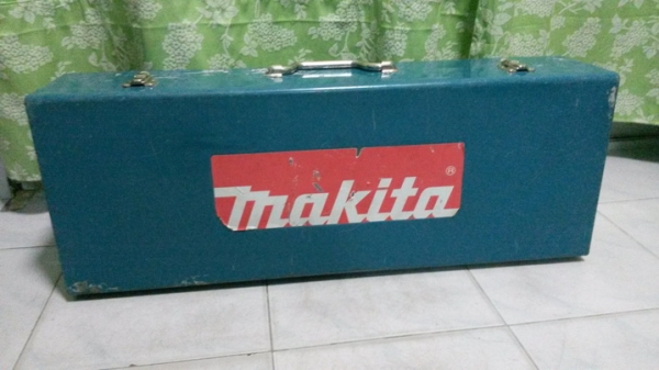 เครื่องสกัดคอนกรีตไฟฟ้า มากิต้า hm1306 สภาพพร้อมใช้งานครับ เครื่องสกัดคอนกรีตไฟฟ้า มากิต้า hm1306 สภาพพร้อมใช้งานครับ