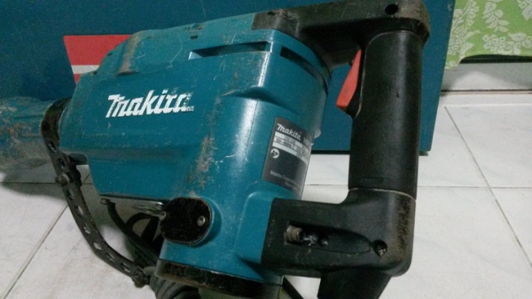 เครื่องสกัดคอนกรีตไฟฟ้า มากิต้า hm1306 สภาพพร้อมใช้งานครับ เครื่องสกัดคอนกรีตไฟฟ้า มากิต้า hm1306 สภาพพร้อมใช้งานครับ