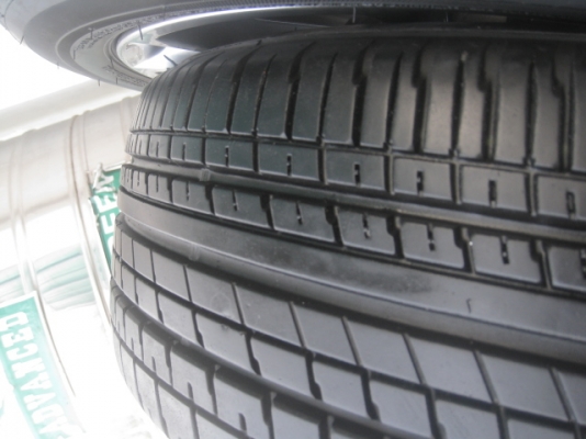 ขายล้อแม็ก mazda2 16"x6.5" et50 4 รู 100 สีไฮเปอร์แบล็ค ยาง bridgestone turanza er370 185/55r16 ยางผลิตสัปดาห์ที่ 6 ปี 13 vios, yaris, fiesta , swift ใส่ได้ครับ  สนใจติดต่อเล็กคลองสามครับ (081-3747940)