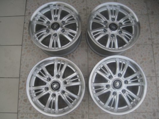 ขายล้อแม็กมือ2 Touchdown 15"x7.5" et25 6 รู 139.7 สีไฮเปอร์ซิลเวอร์หน้าเงา ล้อโชว์ไม่เคยใช้งาน ปัดหน้าเงาเคลือบแล็คเกอร์ใหม่สีเดิม  สนใจติดต่อเล็กคลองสามครับ (081-3747940)