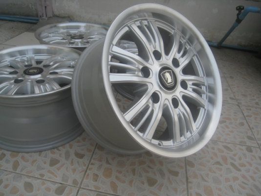 ขายล้อแม็กมือ2 Touchdown 15"x7.5" et25 6 รู 139.7 สีไฮเปอร์ซิลเวอร์หน้าเงา ล้อโชว์ไม่เคยใช้งาน ปัดหน้าเงาเคลือบแล็คเกอร์ใหม่สีเดิม  สนใจติดต่อเล็กคลองสามครับ (081-3747940)