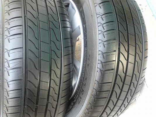 ขายล้อแม็กป้ายแดง Nissan Teana 17"x7.5" et50 5 รู 114.3 + ยาง Michelin Primacy LC 215/55r17 ยางผลิตสัปดาห์ที่ 45 ปี 13 ริ้วที่หน้ายางยังเห็นชัดเจนทุกเส้นครับ สีที่หน้ายางยังเห็นนิดหน่อย2 เส้นครับ  สนใจติดต่อเล็กคลองสามครับ (081-3747940)