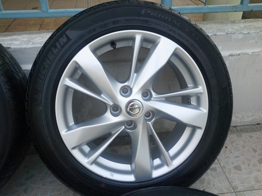ขายล้อแม็กป้ายแดง Nissan Teana 17"x7.5" et50 5 รู 114.3 + ยาง Michelin Primacy LC 215/55r17 ยางผลิตสัปดาห์ที่ 45 ปี 13 ริ้วที่หน้ายางยังเห็นชัดเจนทุกเส้นครับ สีที่หน้ายางยังเห็นนิดหน่อย2 เส้นครับ  สนใจติดต่อเล็กคลองสามครับ (081-3747940)