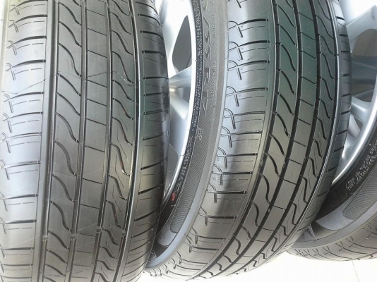 ขายล้อแม็กป้ายแดง Nissan Teana 17"x7.5" et50 5 รู 114.3 + ยาง Michelin Primacy LC 215/55r17 ยางผลิตสัปดาห์ที่ 45 ปี 13 ริ้วที่หน้ายางยังเห็นชัดเจนทุกเส้นครับ สีที่หน้ายางยังเห็นนิดหน่อย2 เส้นครับ  สนใจติดต่อเล็กคลองสามครับ (081-3747940)