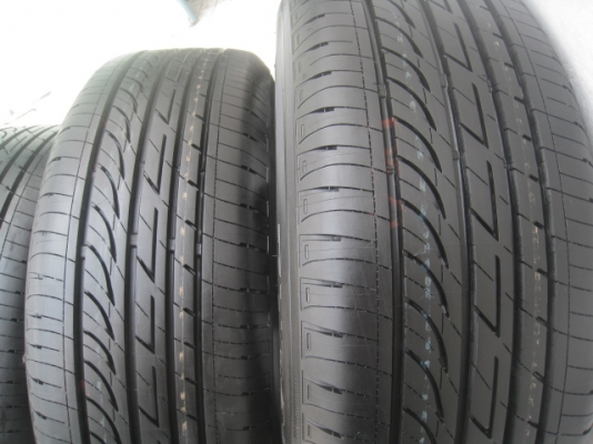 ขายล้อแม็กป้ายแดง nissan juke 17"x7" et45 5รู114.3 พร้อมยาง bridgestone turanza gr-90 215/55r 17 ยางผลิตสัปดาห์ที่48,2 เส้นและ49,2เส้น ปี13 ริ้วและสีที่หน้ายางยังมีเห็นชัดเจน2 เส้นครับ อีก2เส้นเห็นบ้างเล็กน้อยครับ  nissan teana ใส่ได้เลยครับ สนใ