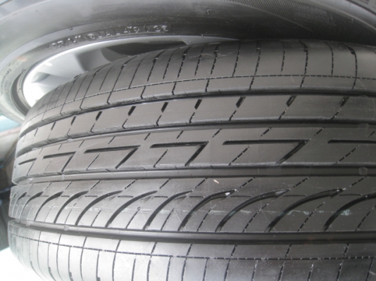 ขายล้อแม็กป้ายแดง nissan juke 17"x7" et45 5รู114.3 พร้อมยาง bridgestone turanza gr-90 215/55r 17 ยางผลิตสัปดาห์ที่48,2 เส้นและ49,2เส้น ปี13 ริ้วและสีที่หน้ายางยังมีเห็นชัดเจน2 เส้นครับ อีก2เส้นเห็นบ้างเล็กน้อยครับ  nissan teana ใส่ได้เลยครับ สนใ