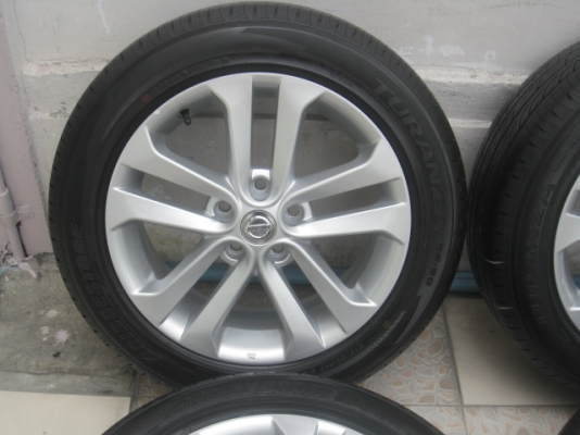 ขายล้อแม็กป้ายแดง nissan juke 17"x7" et45 5รู114.3 พร้อมยาง bridgestone turanza gr-90 215/55r 17 ยางผลิตสัปดาห์ที่48,2 เส้นและ49,2เส้น ปี13 ริ้วและสีที่หน้ายางยังมีเห็นชัดเจน2 เส้นครับ อีก2เส้นเห็นบ้างเล็กน้อยครับ  nissan teana ใส่ได้เลยครับ สนใ