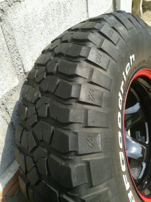 ขาย Mud BF KM2 ขนาด 255/85R16พร้อมล้อ16ลบ40