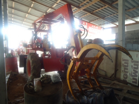 รถคีบไม้