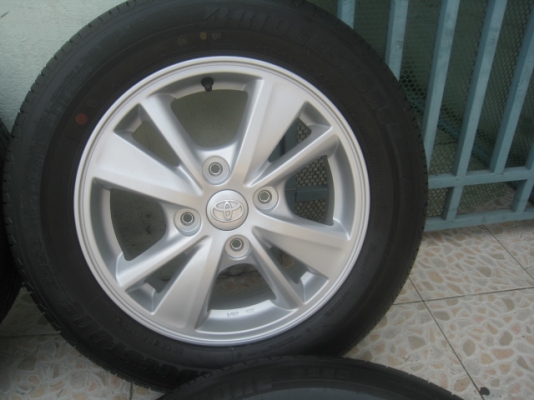 ขายล้อแม็กป้ายแดง Avanza 15"x5" et45 4รู114.3 + ยาง Bridgestone b250 185/65r15 ยางผลิตสัปดาห์ที่ 47ปี13 ตุ่มและสีที่หน้ายางมีทุกเส้นครับ  สนใจติดต่อเล็กคลองสามครับ (081-3747940)