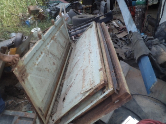 ขายแผงข้าง 10 ล้อ กว้าง1 เมตร ยาว 2 เมตร ราคา 12000 ไม่ผุพอใช้ได้ราคา ต่อรองได้ครับ