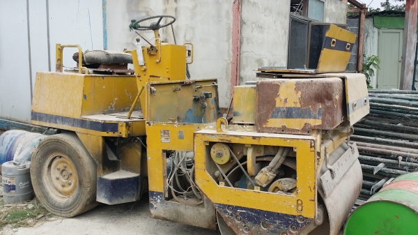 ขายด่วน รถบด KOMATSU JV40CW-1 อุปกรครบขาดแต่เครือง