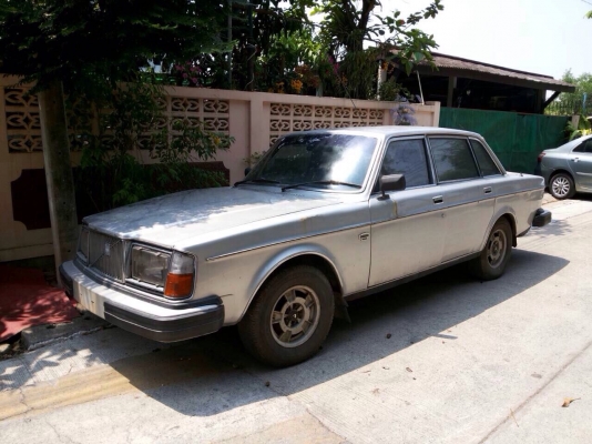ขาย volvo 264 gl ตัวนอก รุ่นพิเศษ เครื่องเดิมๆ รถเก่าเก็บ จอดนาน ขายตามสภาพ (ทะเบียน+ชุดโอนครบ )  รถอยู่โคราชคับ