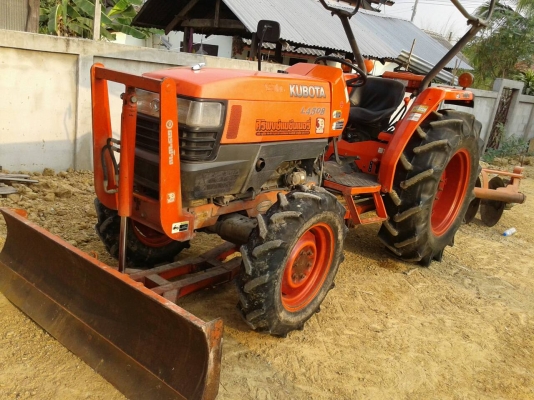ขายด่วนรถไถนา KUBOTA L4508 45แรง พร้อมใบมีดดันหน้าผานหลัง 6 สภาพรถพร้อมใช้งาน ขายด่วนรถไถนา KUBOTA L4508 45แรง พร้อมใบมีดดันหน้าผานหลัง 6 สภาพรถพร้อมใช้งาน