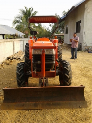 ขายด่วนรถไถนา KUBOTA L4508 45แรง พร้อมใบมีดดันหน้าผานหลัง 6 สภาพรถพร้อมใช้งาน ขายด่วนรถไถนา KUBOTA L4508 45แรง พร้อมใบมีดดันหน้าผานหลัง 6 สภาพรถพร้อมใช้งาน