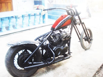 ด่วนๆๆขายวีราโก้ 400 cc. หลังแข็ง ราคา25,000 ครับ. รถวิ่งดีเดินเบานิ่ง ปั้นอีกนิดใส่ถังใส่เบาะทำสีงามแน่ๆครับ มีเอกสารใบซื้อขายให้ครับ 092-6429114 ติดต่อได้ 24 ซม.ครับ ต่อรองมา รถอยุ่สุพรรณบุรี