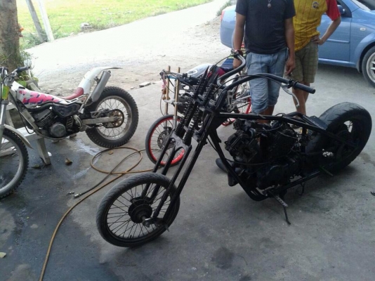 ด่วนๆๆขายวีราโก้ 400 cc. หลังแข็ง ราคา25,000 ครับ. รถวิ่งดีเดินเบานิ่ง ปั้นอีกนิดใส่ถังใส่เบาะทำสีงามแน่ๆครับ มีเอกสารใบซื้อขายให้ครับ 092-6429114 ติดต่อได้ 24 ซม.ครับ ต่อรองมา รถอยุ่สุพรรณบุรี