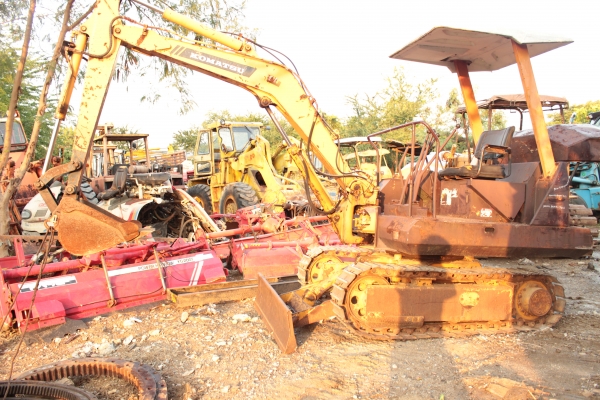 ขายแบคโฮ KOMATSU PC10-5 3สูบ ราคา 215,000 บาท