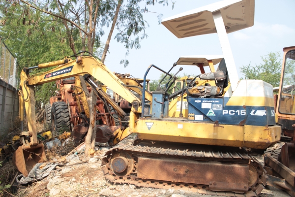 ขายแบคโฮ KOMATSU PC15-2 เครื่องดีเซล 3สูบ ราคา 280,000 บาท