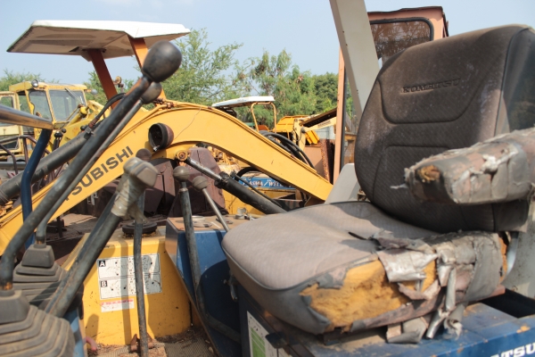 ขายแบคโฮ KOMATSU PC15-2 เครื่องดีเซล 3สูบ ราคา 280,000 บาท ขายแบคโฮ KOMATSU PC15-2 เครื่องดีเซล 3สูบ ราคา 280,000 บาท