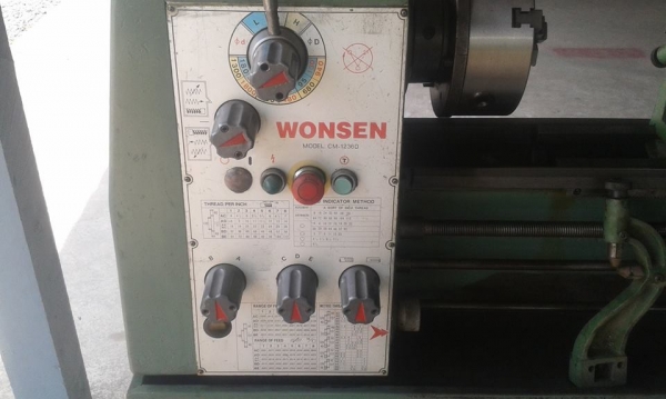 เครื่องกลึง 5 ฟุต สามเพลา เกียร์บล็อก ลูกบิด ไฟบ้าน 68000 บาท