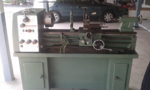 เครื่องกลึง 5 ฟุต สามเพลา เกียร์บล็อก ลูกบิด ไฟบ้าน 68000 บาท