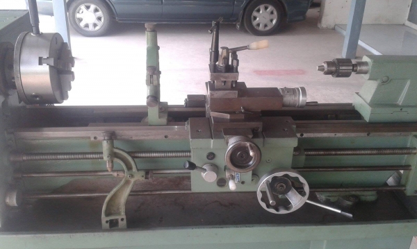 เครื่องกลึง 5 ฟุต สามเพลา เกียร์บล็อก ลูกบิด ไฟบ้าน 68000 บาท