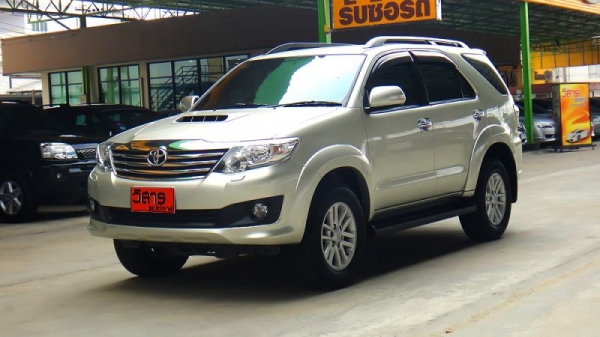 TOYOTA FORTUNER 3.0  AT 4WD ปี 2012