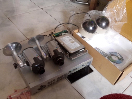 ขายเครื่องบันทึก DVR 4CH พร้อม HD 250 GB กล้องอีก 4 ตัวพร้อมสาย อะเเด๊บเตอร์กล้อง 2 ชุด