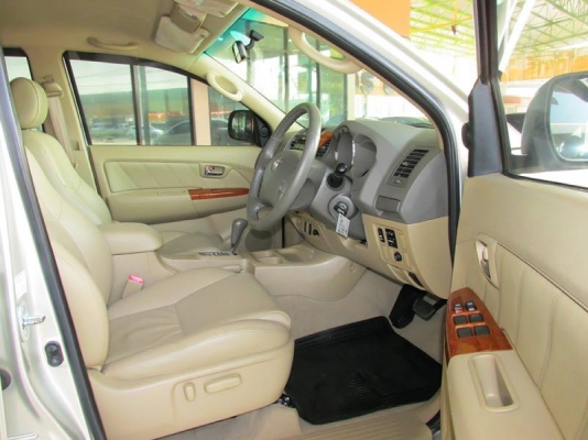 TOYOTA FORTUNER 2.7  AT RWD ปี 2009