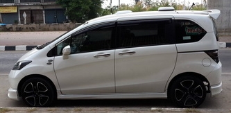 HondaFreedรถนอก ศูนยนำเข้า สีขาวมุกกุญแจประตูข้างสไลดรีโมท ปี2010