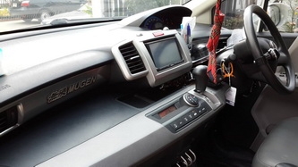 HondaFreedรถนอก ศูนยนำเข้า สีขาวมุกกุญแจประตูข้างสไลดรีโมท ปี2010