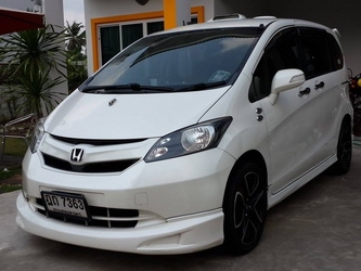 HondaFreedรถนอก ศูนยนำเข้า สีขาวมุกกุญแจประตูข้างสไลดรีโมท ปี2010