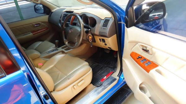 TOYOTA FORTUNER 2.7  AT RWD ปี 2009