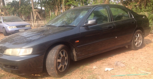 HONDA ACCORD VTi-E 2.2 AT ปี 39 รถสวยจัดภายนอกสีสันบางเดิม เครื่องยนต์แห้งแรงดีติดตั้งแก๊ส LPG ลงเล่มครบพร้อมโอนประหยัดสุดๆ ภายในเก๋งเบาะหุ้มหนัง CD MP3 แอร์  พ.เพาเวอร์ ก.ไฟฟ้า ช่วงล่างแน่น ล้อแม็กครบครัน ยางสภาพดี 70\% พร้อมใช้งาน เอกสารทะเบียนครบพร้อมโอ