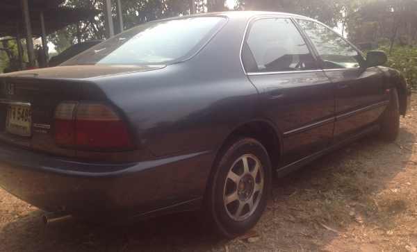 HONDA ACCORD VTi-E 2.2 AT ปี 39 รถสวยจัดภายนอกสีสันบางเดิม เครื่องยนต์แห้งแรงดีติดตั้งแก๊ส LPG ลงเล่มครบพร้อมโอนประหยัดสุดๆ ภายในเก๋งเบาะหุ้มหนัง CD MP3 แอร์  พ.เพาเวอร์ ก.ไฟฟ้า ช่วงล่างแน่น ล้อแม็กครบครัน ยางสภาพดี 70\% พร้อมใช้งาน เอกสารทะเบียนครบพร้อมโอ
