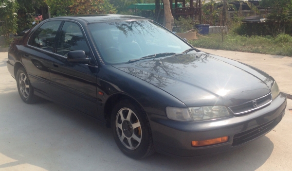 HONDA ACCORD VTi-E 2.2 AT ปี 39 รถสวยจัดภายนอกสีสันบางเดิม เครื่องยนต์แห้งแรงดีติดตั้งแก๊ส LPG ลงเล่มครบพร้อมโอนประหยัดสุดๆ ภายในเก๋งเบาะหุ้มหนัง CD MP3 แอร์  พ.เพาเวอร์ ก.ไฟฟ้า ช่วงล่างแน่น ล้อแม็กครบครัน ยางสภาพดี 70\% พร้อมใช้งาน เอกสารทะเบียนครบพร้อมโอ