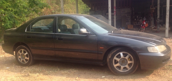 HONDA ACCORD VTi-E 2.2 AT ปี 39 รถสวยจัดภายนอกสีสันบางเดิม เครื่องยนต์แห้งแรงดีติดตั้งแก๊ส LPG ลงเล่มครบพร้อมโอนประหยัดสุดๆ ภายในเก๋งเบาะหุ้มหนัง CD MP3 แอร์  พ.เพาเวอร์ ก.ไฟฟ้า ช่วงล่างแน่น ล้อแม็กครบครัน ยางสภาพดี 70\% พร้อมใช้งาน เอกสารทะเบียนครบพร้อมโอ