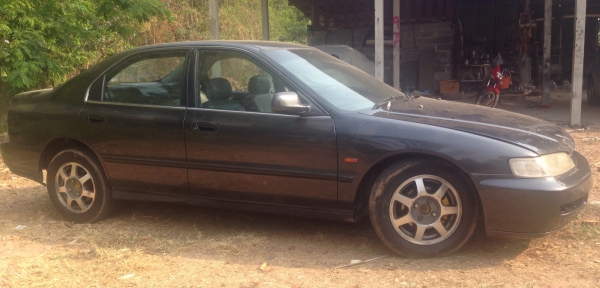 HONDA ACCORD VTi-E 2.2 AT ปี 39 รถสวยจัดภายนอกสีสันบางเดิม เครื่องยนต์แห้งแรงดีติดตั้งแก๊ส LPG ลงเล่มครบพร้อมโอนประหยัดสุดๆ ภายในเก๋งเบาะหุ้มหนัง CD MP3 แอร์  พ.เพาเวอร์ ก.ไฟฟ้า ช่วงล่างแน่น ล้อแม็กครบครัน ยางสภาพดี 70\% พร้อมใช้งาน เอกสารทะเบียนครบพร้อมโอ