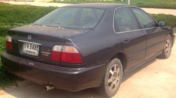 HONDA ACCORD VTi-E 2.2 AT ปี 39 รถสวยจัดภายนอกสีสันบางเดิม เครื่องยนต์แห้งแรงดีติดตั้งแก๊ส LPG ลงเล่มครบพร้อมโอนประหยัดสุดๆ ภายในเก๋งเบาะหุ้มหนัง CD MP3 แอร์  พ.เพาเวอร์ ก.ไฟฟ้า ช่วงล่างแน่น ล้อแม็กครบครัน ยางสภาพดี 70\% พร้อมใช้งาน เอกสารทะเบียนครบพร้อมโอ